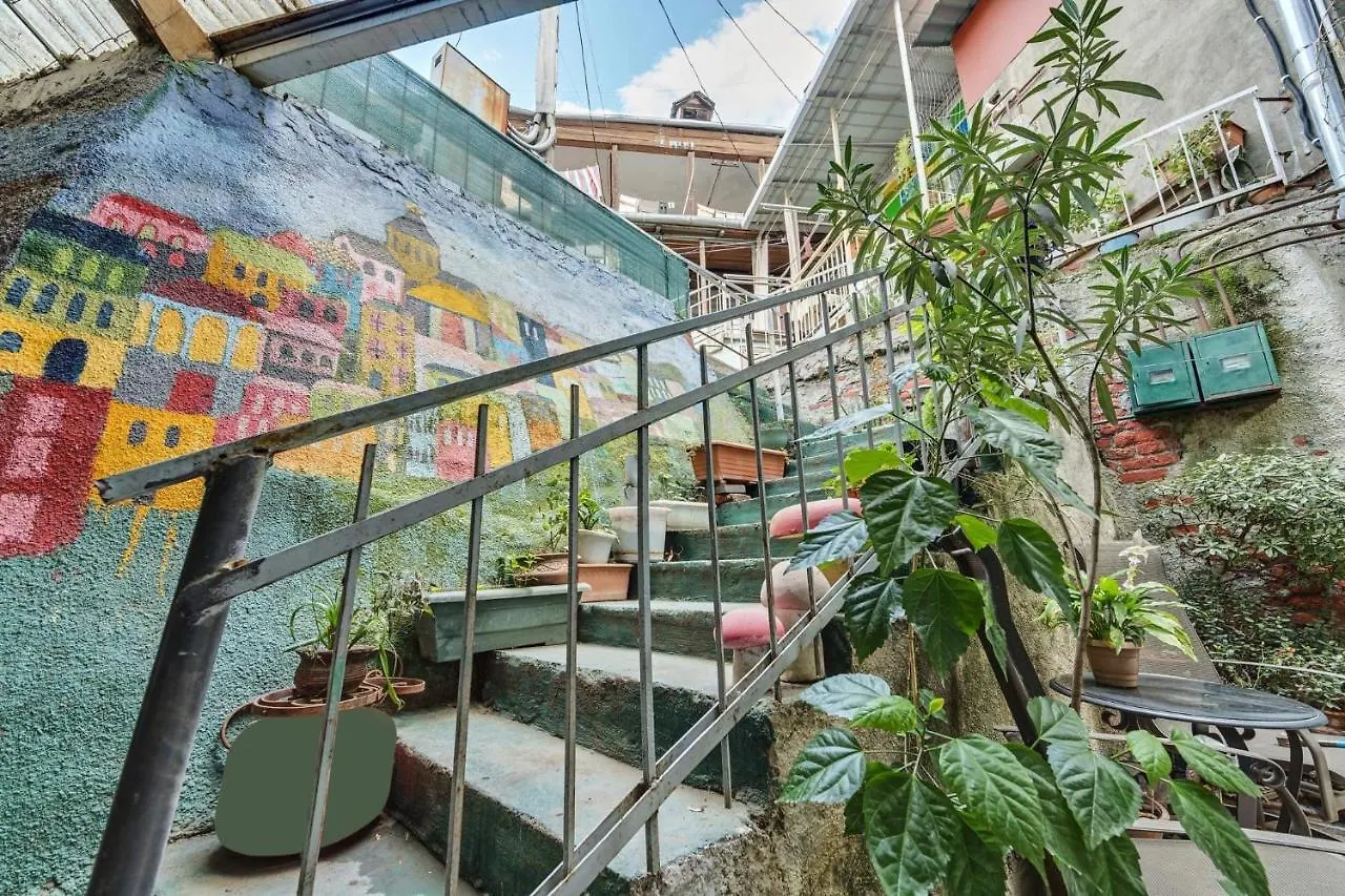 House 52 Boutique Hotel ティビリシ