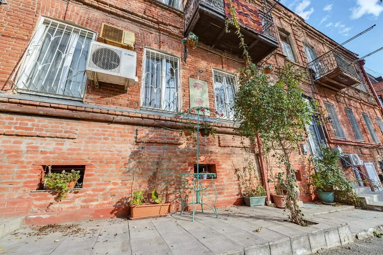 House 52 Boutique Hotel Τυφλίδα 2*,